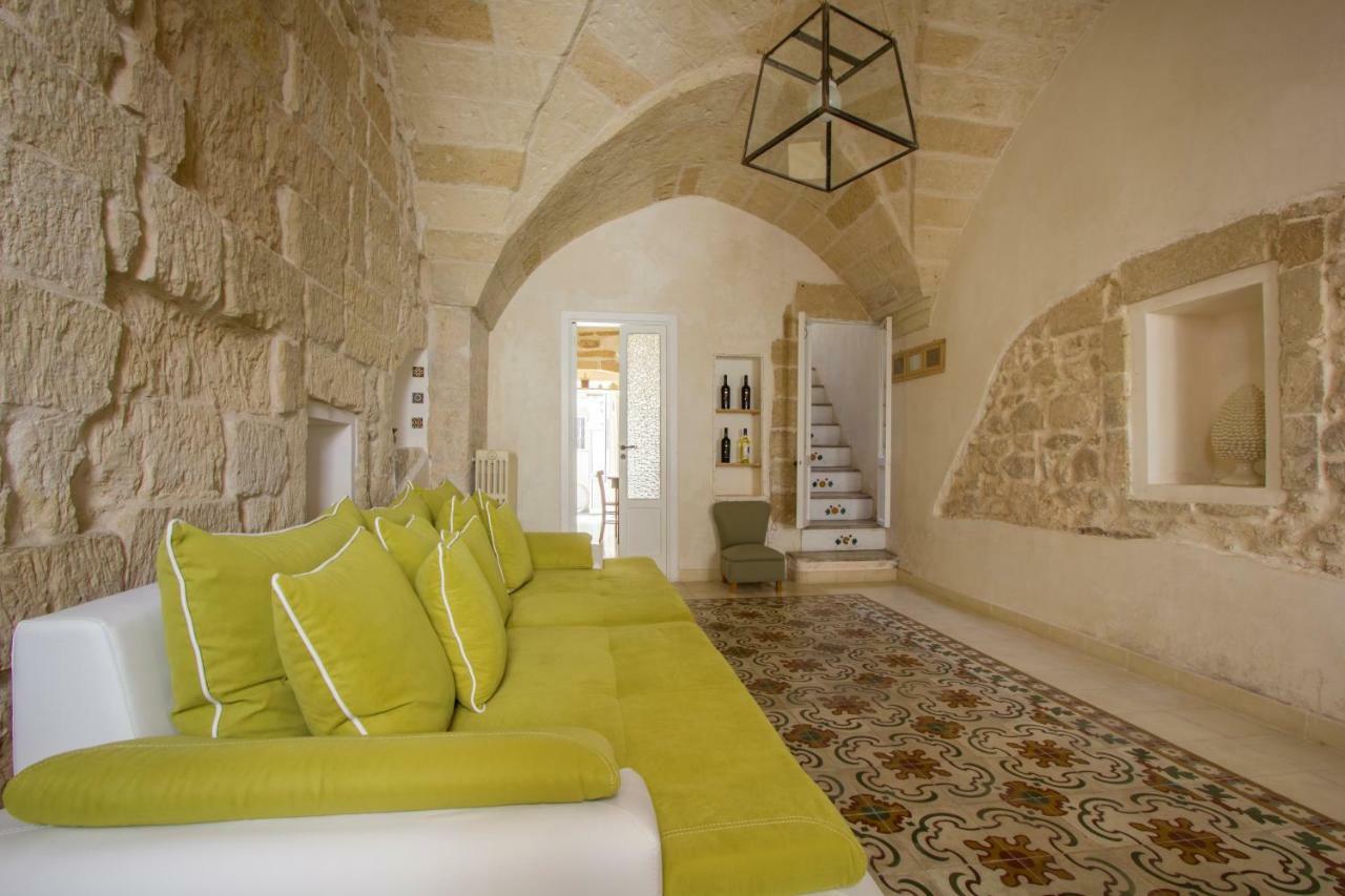 Explore The Historic City On Foot From An Old Town House Lecce Exterior foto